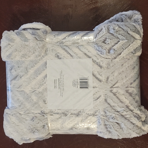 Comfort Bay Bedding Comfort Bay Cozy Throw Poshmark